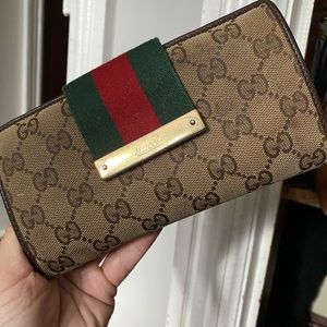 Gucci canvas wallet